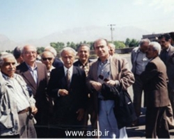درین عکس ادیب برومند- پروفسور مهرداد - دکترورجاوند-دکترقدیری اصلی و محمدخرمشاهی دیده می شوند. از راست به چپ: داریوش فروهر - ناشناخته - حسن لباسچی - پروفشور مهرداد - ادیب برومند - دکتر پرویز ورجاوند - دکتر قدیری اصلی - محمد خرمشاهی . محل گردهمائی : احمدآباد 	